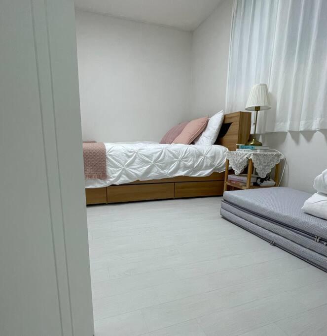3 Minutes From Hyochang Park Station#yongsan#gongdeok#seoul Station#workation#transportation Hub#non-smoking Apartment Seoul